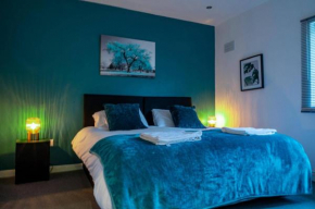4br-sleeps8-privategarden-freeparking